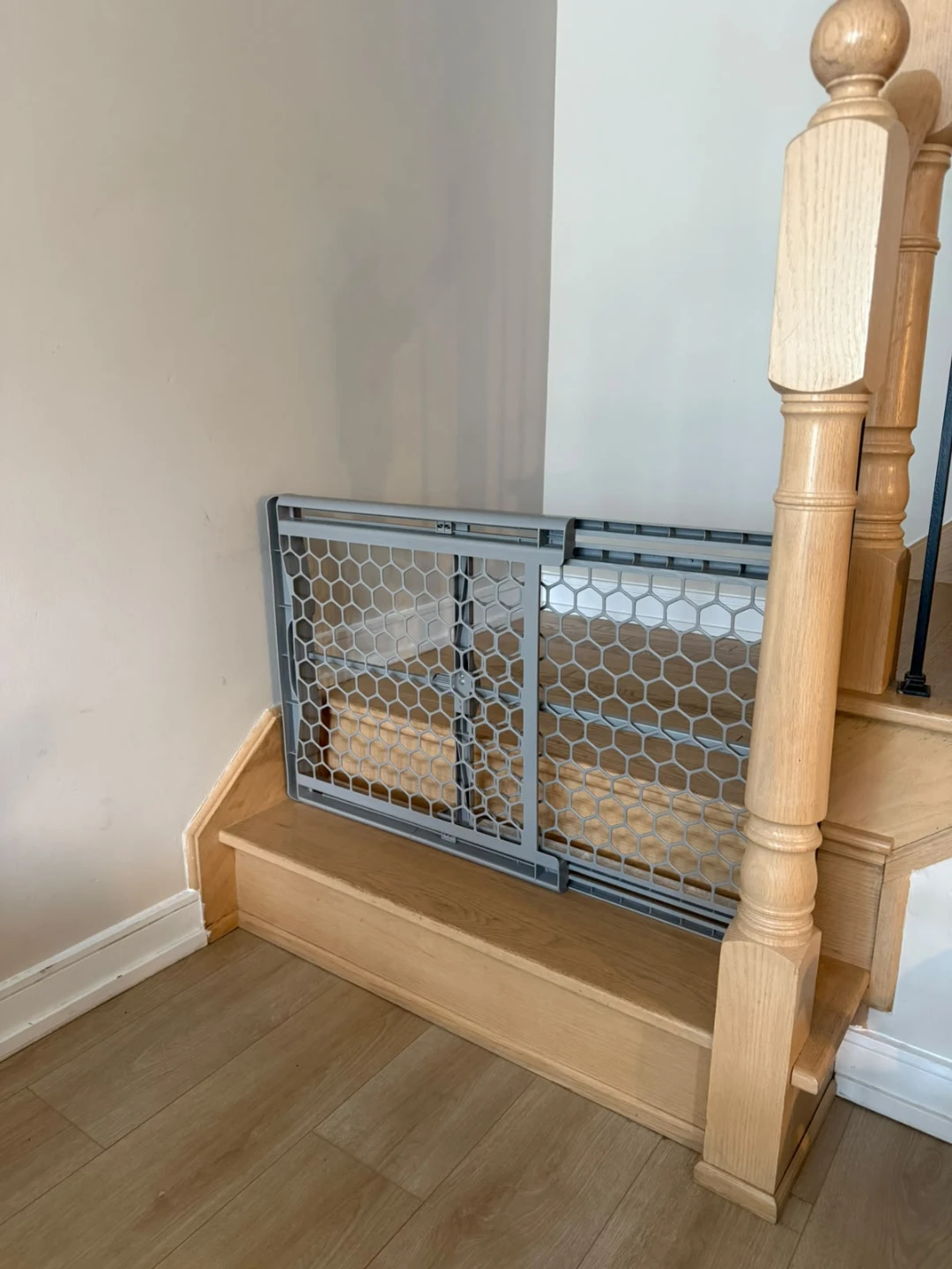Grey Retractable Baby Gate - photo 2