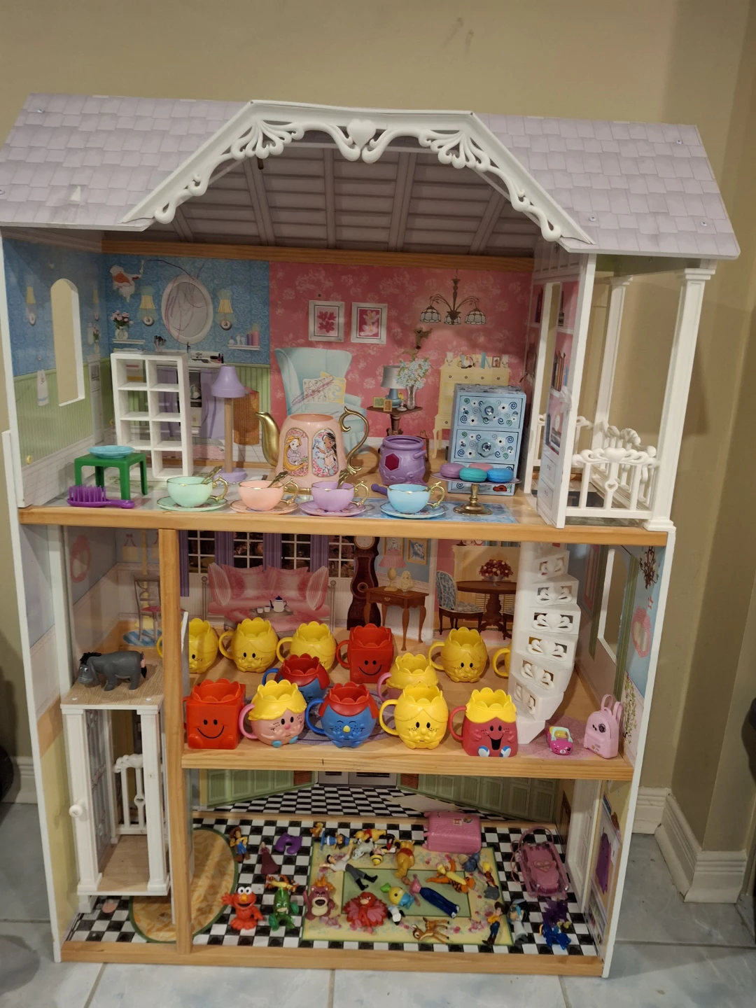 Disney Princess Dollhouse with  Figures and Accessories
