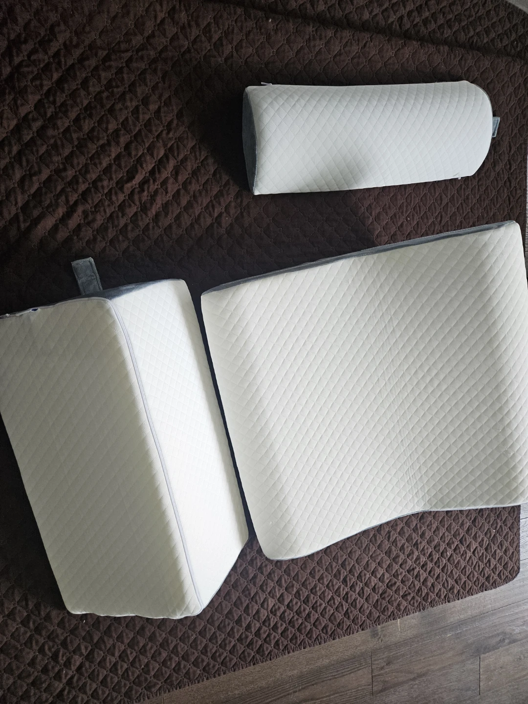 White 3 Piece Wedge Pillow Set - photo 2