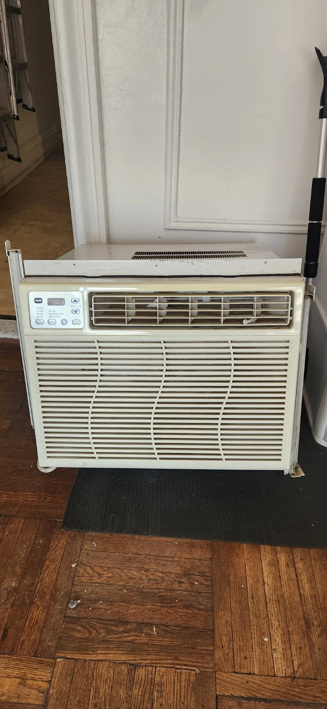 GE White Window Air Conditioner