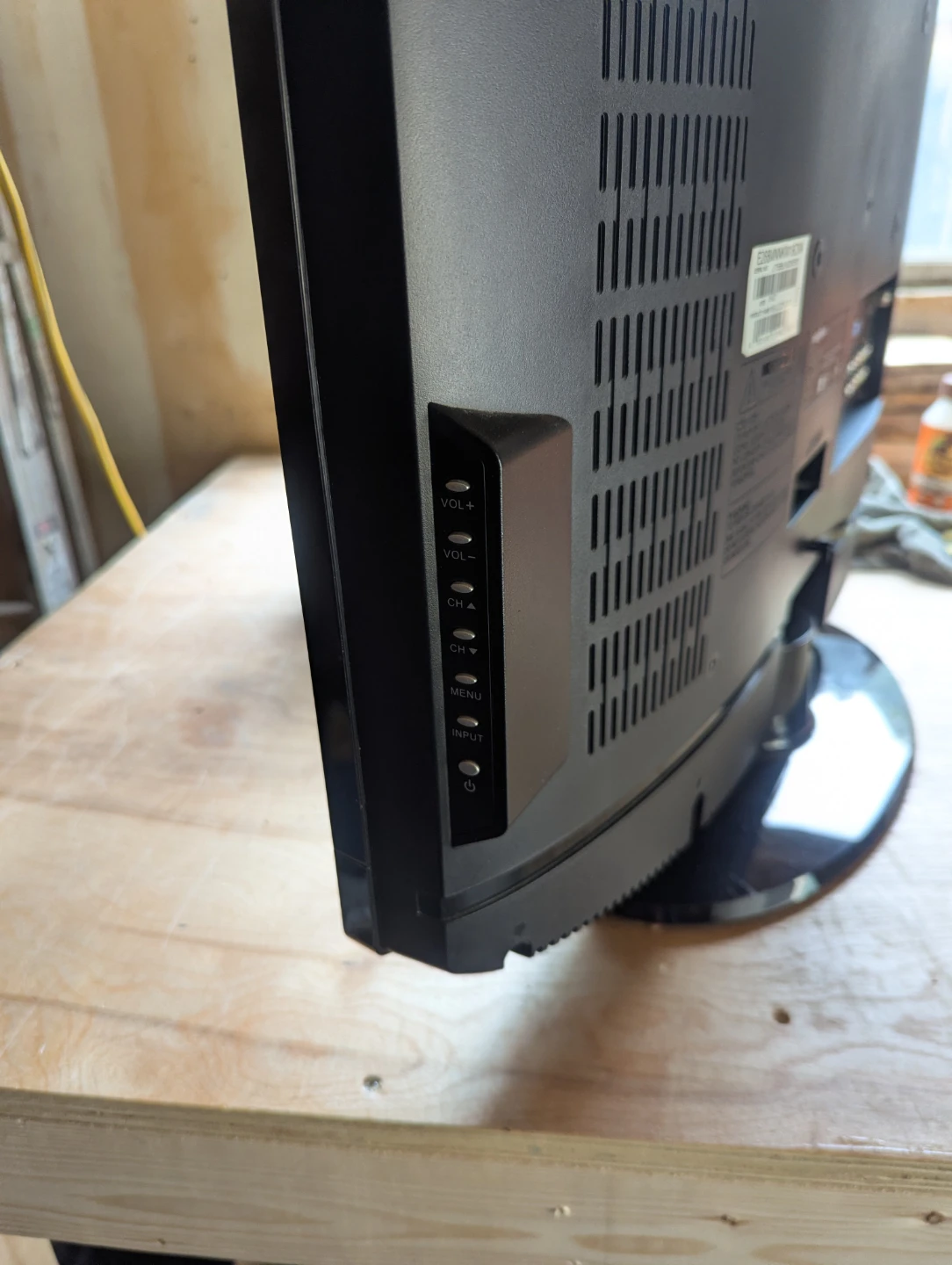 Insignia 26 in LCD Flat Screen TV - photo 4