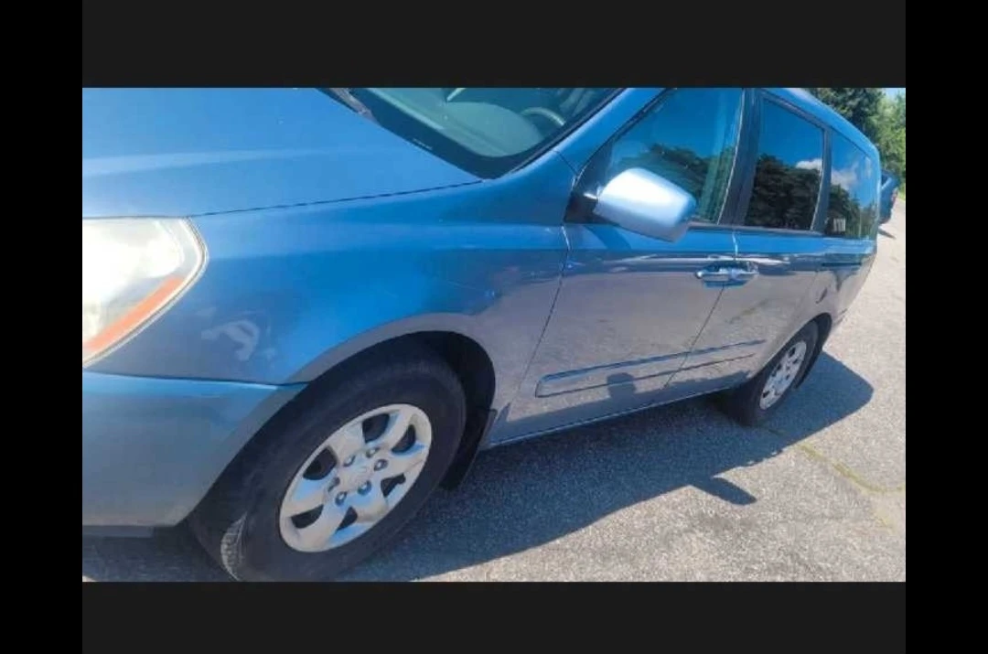 Kia Sedona Minivan