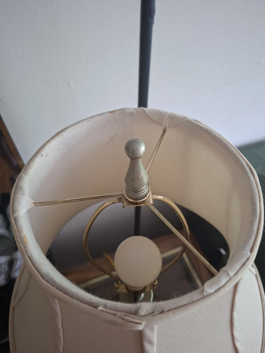 Table Lamp with Beige Shade - photo 3