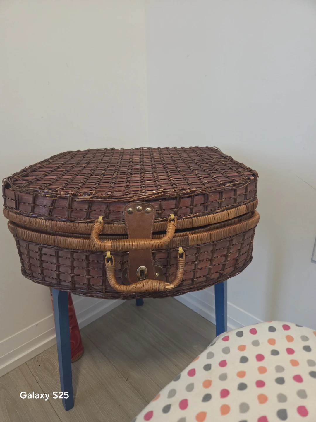 Wicker Picnic Basket with Mugs, Glasses, and Cutlery - photo 2