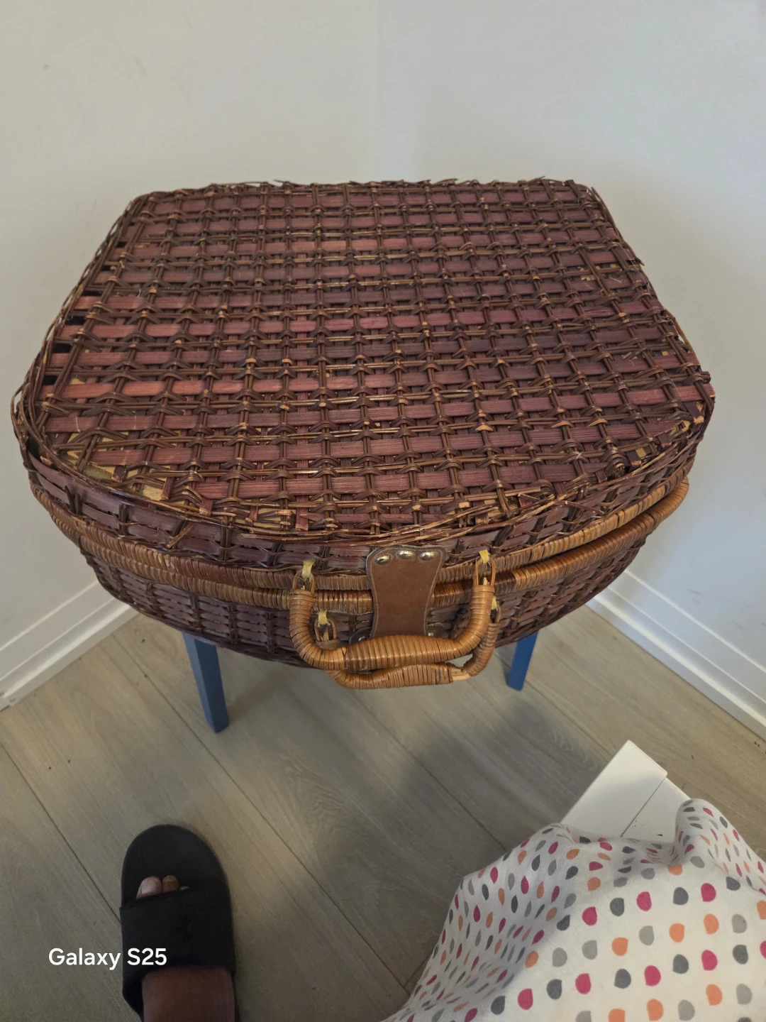 Wicker Picnic Basket with Mugs, Glasses, and Cutlery - photo 3