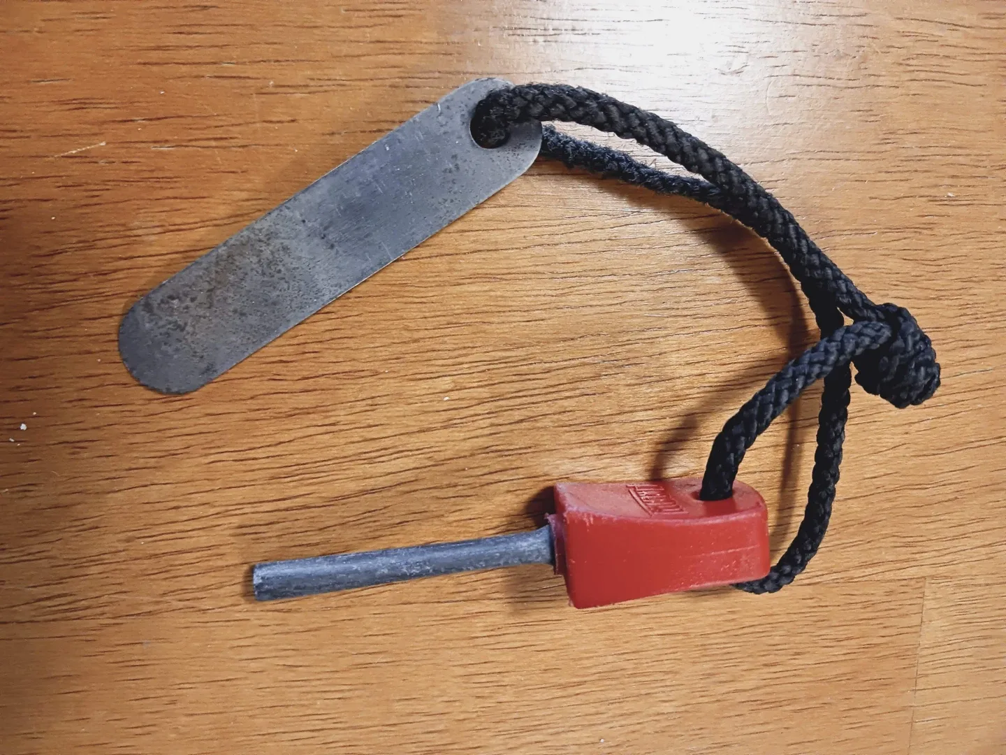 ⚽  Fire Starter Ferro Rod with Scraper