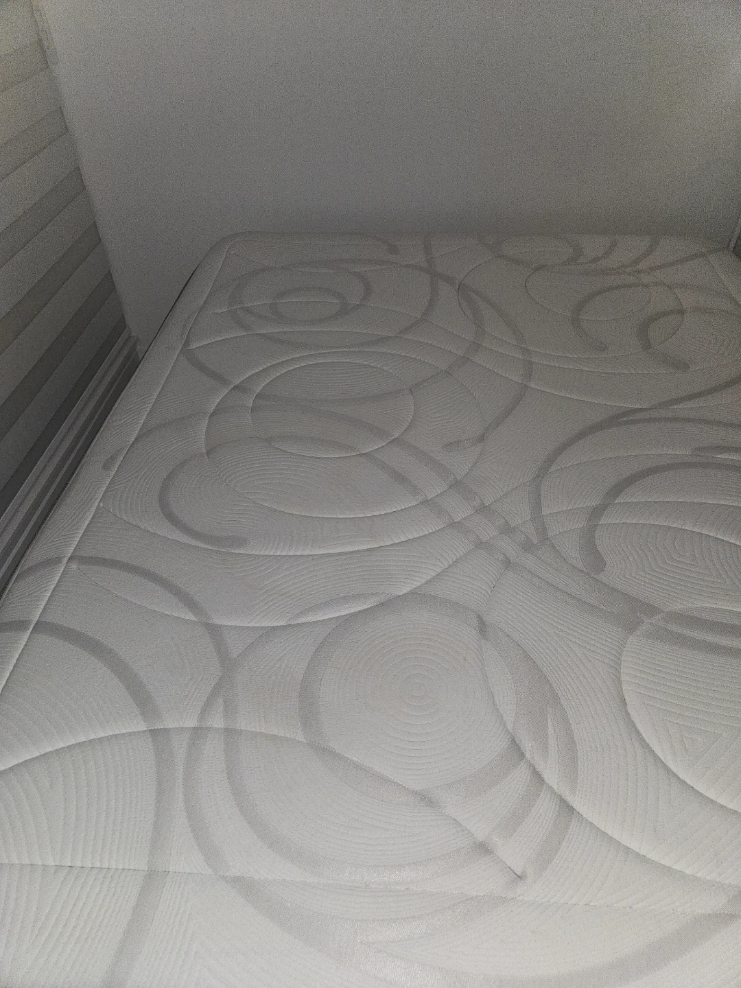 Queen bed with frame and mattress - photo 5