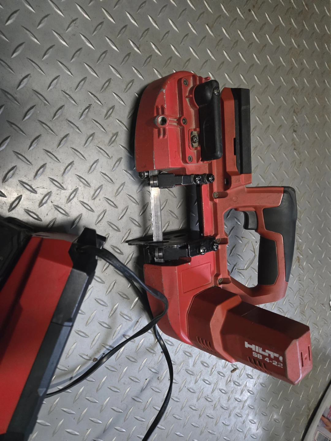 Hilti SB 4-22 Cordless Band Saw - photo 3