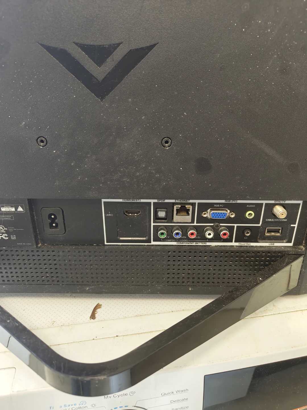 VIZIO 24" Television - photo 4
