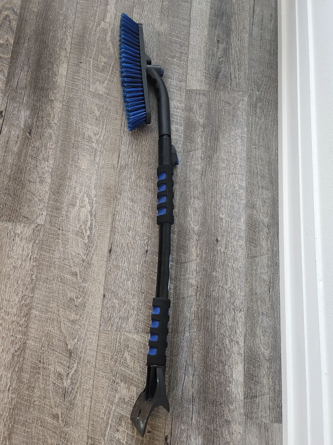 Telescoping Snow Brush with Ice Scraper