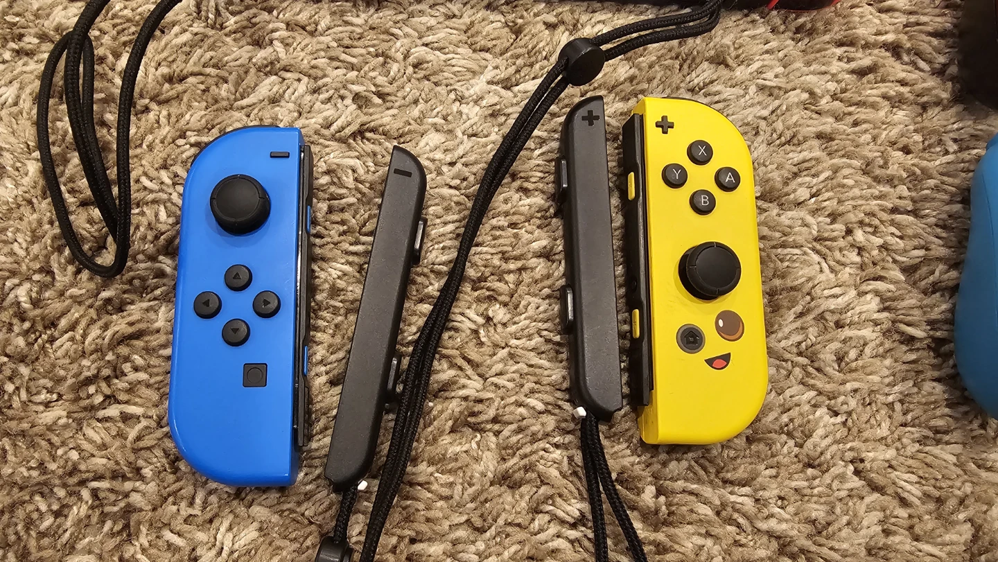 Nintendo Switch Joy-Con Charging Grip & Console Bundle - photo 5