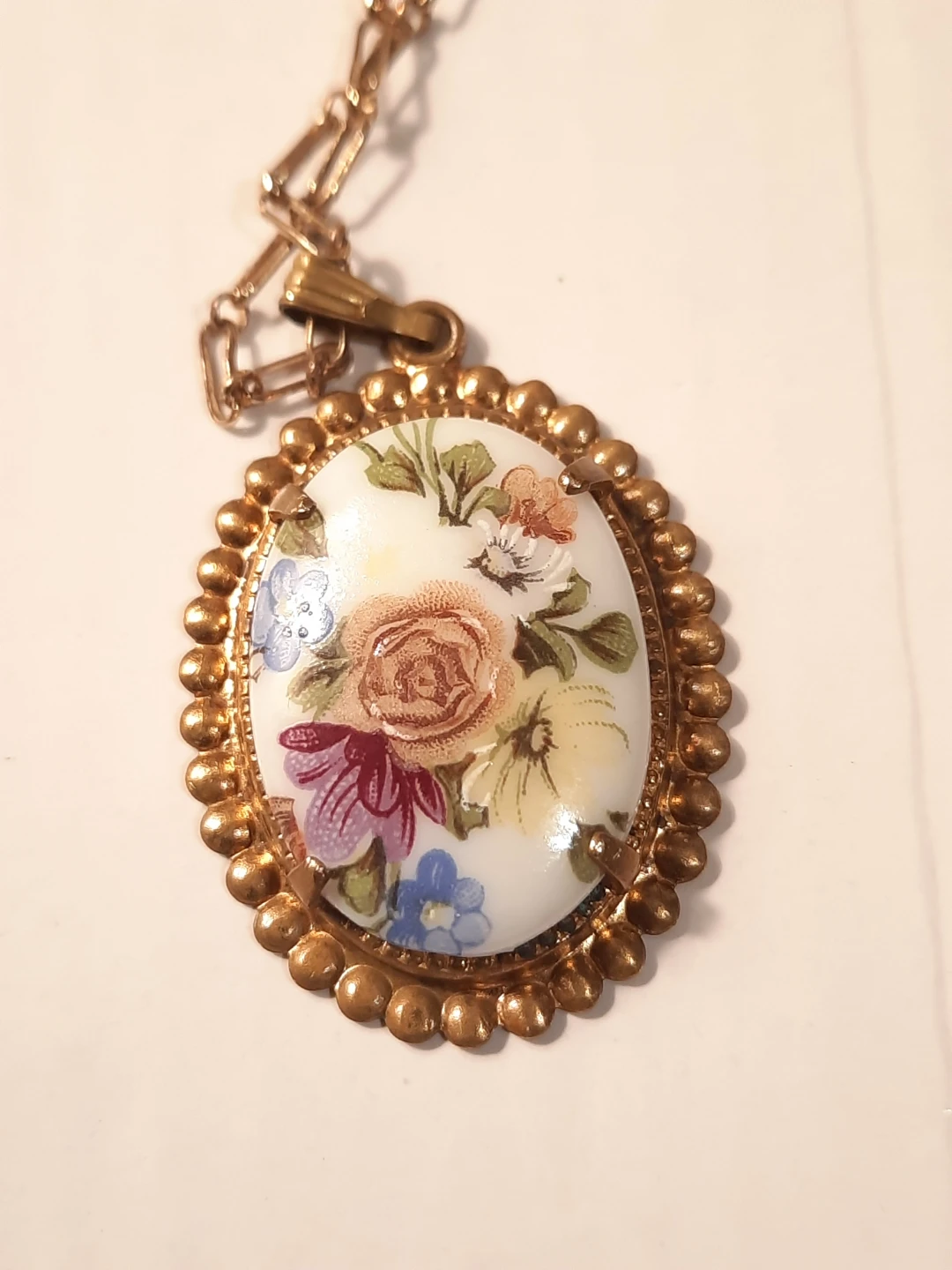 Gold Tone Floral Pendant Necklace
