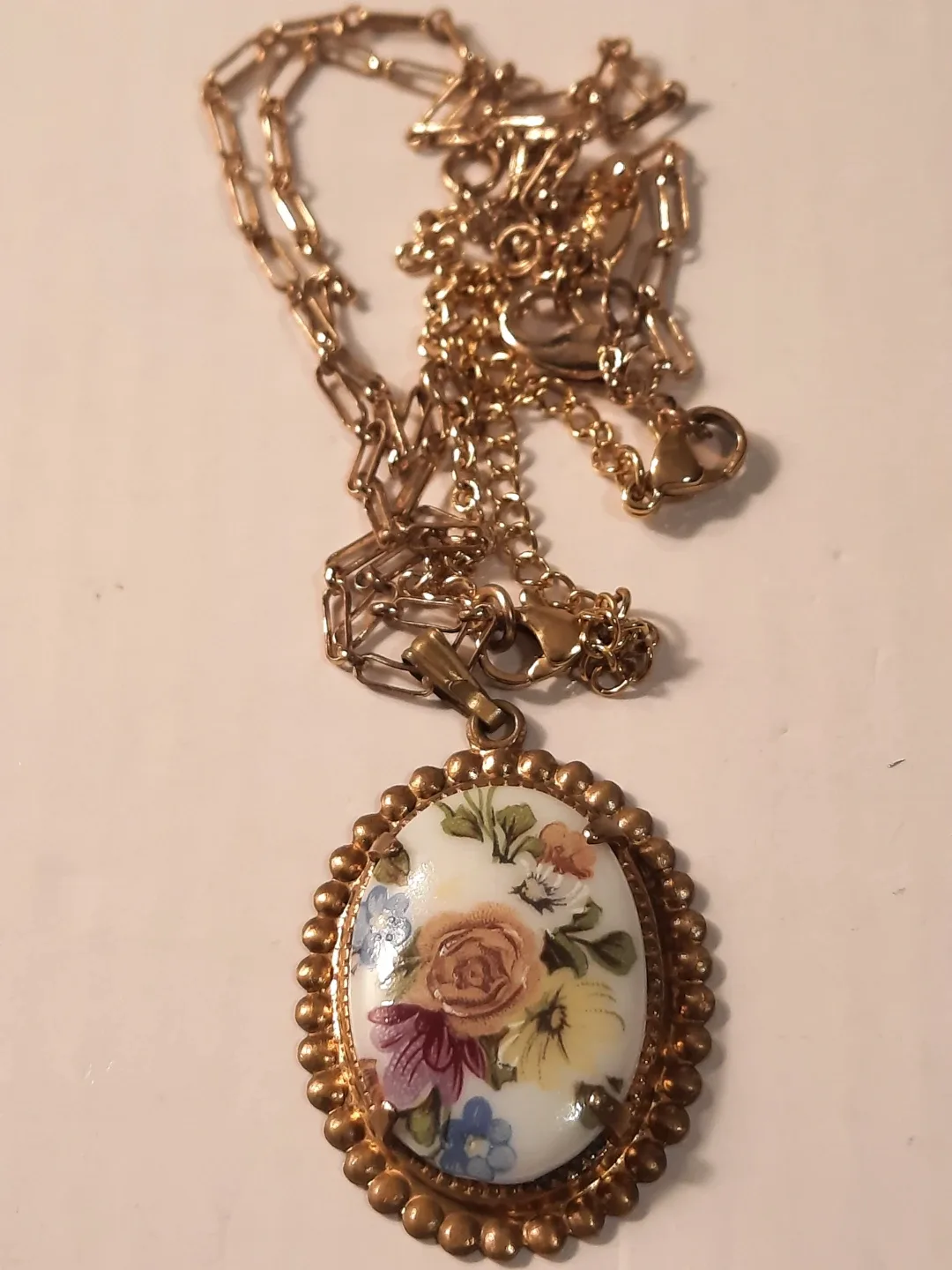 Gold Tone Floral Pendant Necklace - photo 2