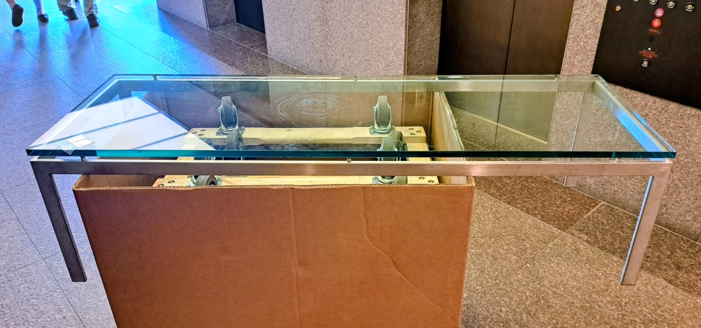 Glass top coffee table with metal frame - photo 4