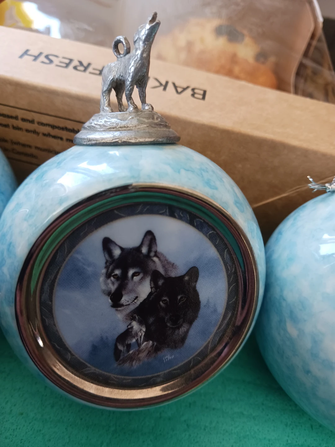 Ebony Chief Wolf Ornament - photo 3