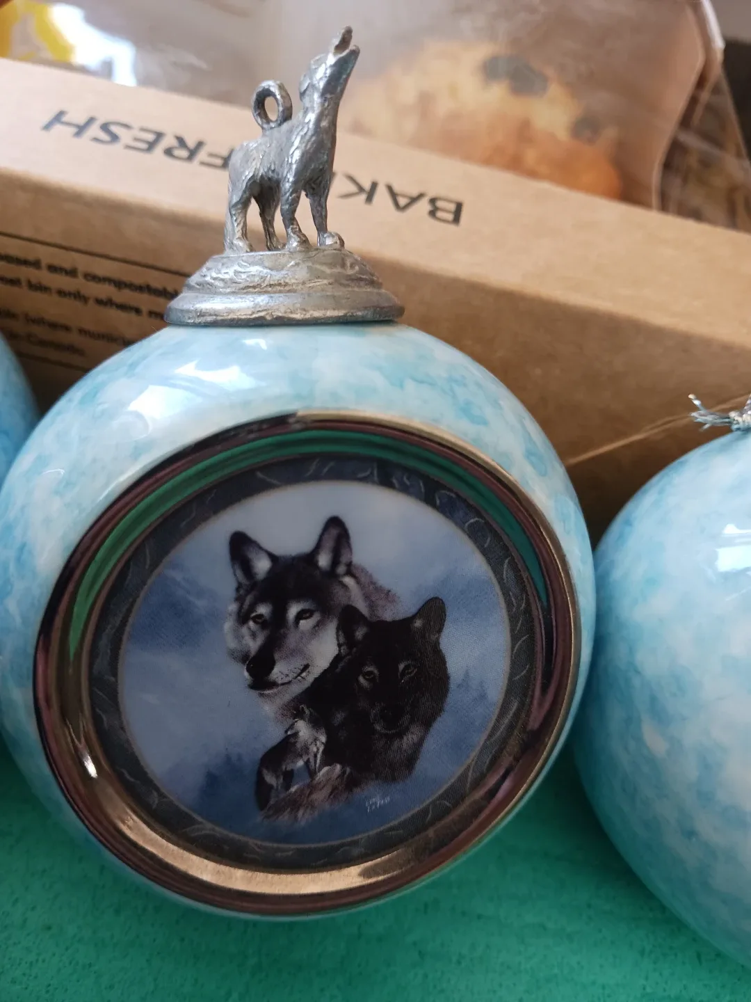 Ebony Chief Wolf Ornament - photo 3