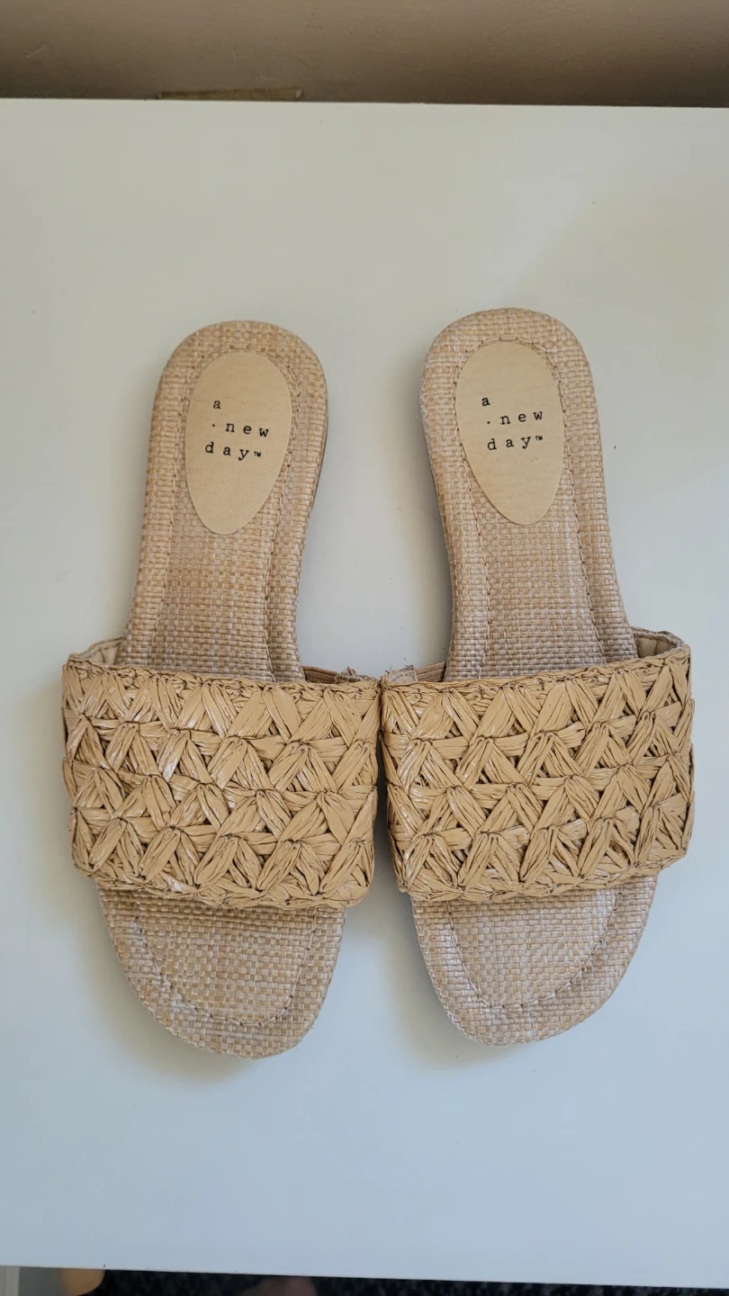 Woven Slide Sandals Size 6