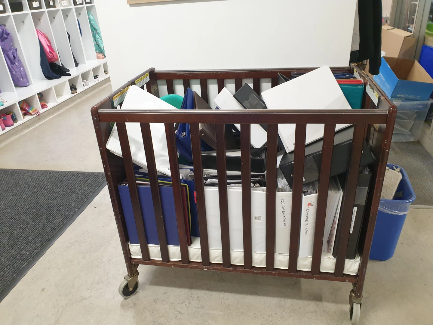 Wooden crib with matress - photo 2