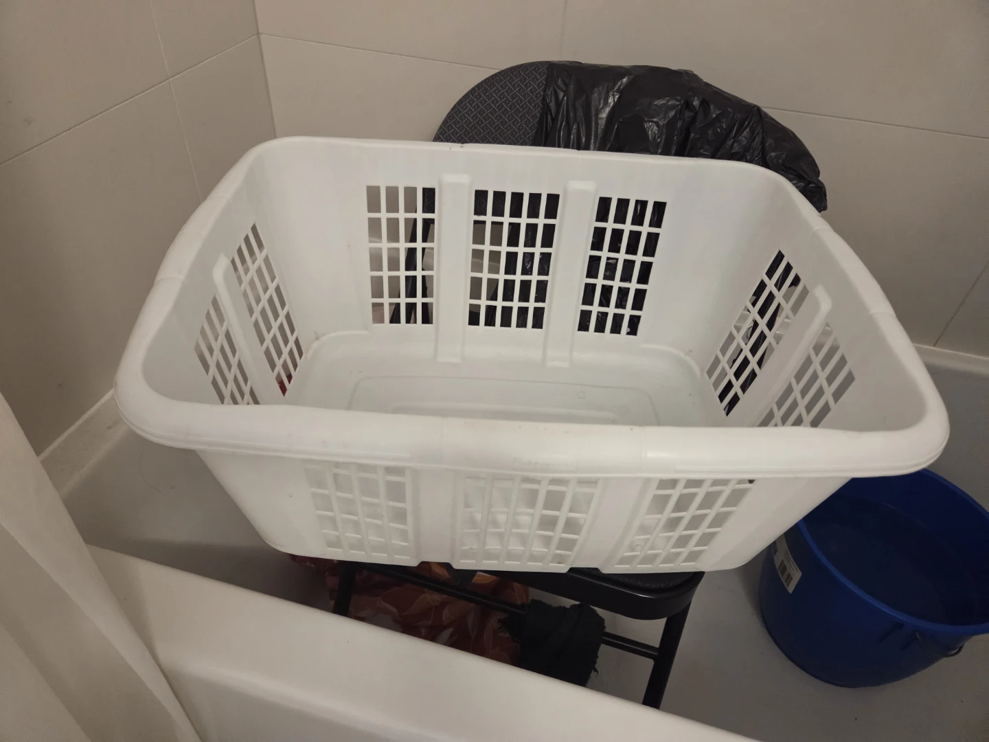 White Laundry Basket - photo 4