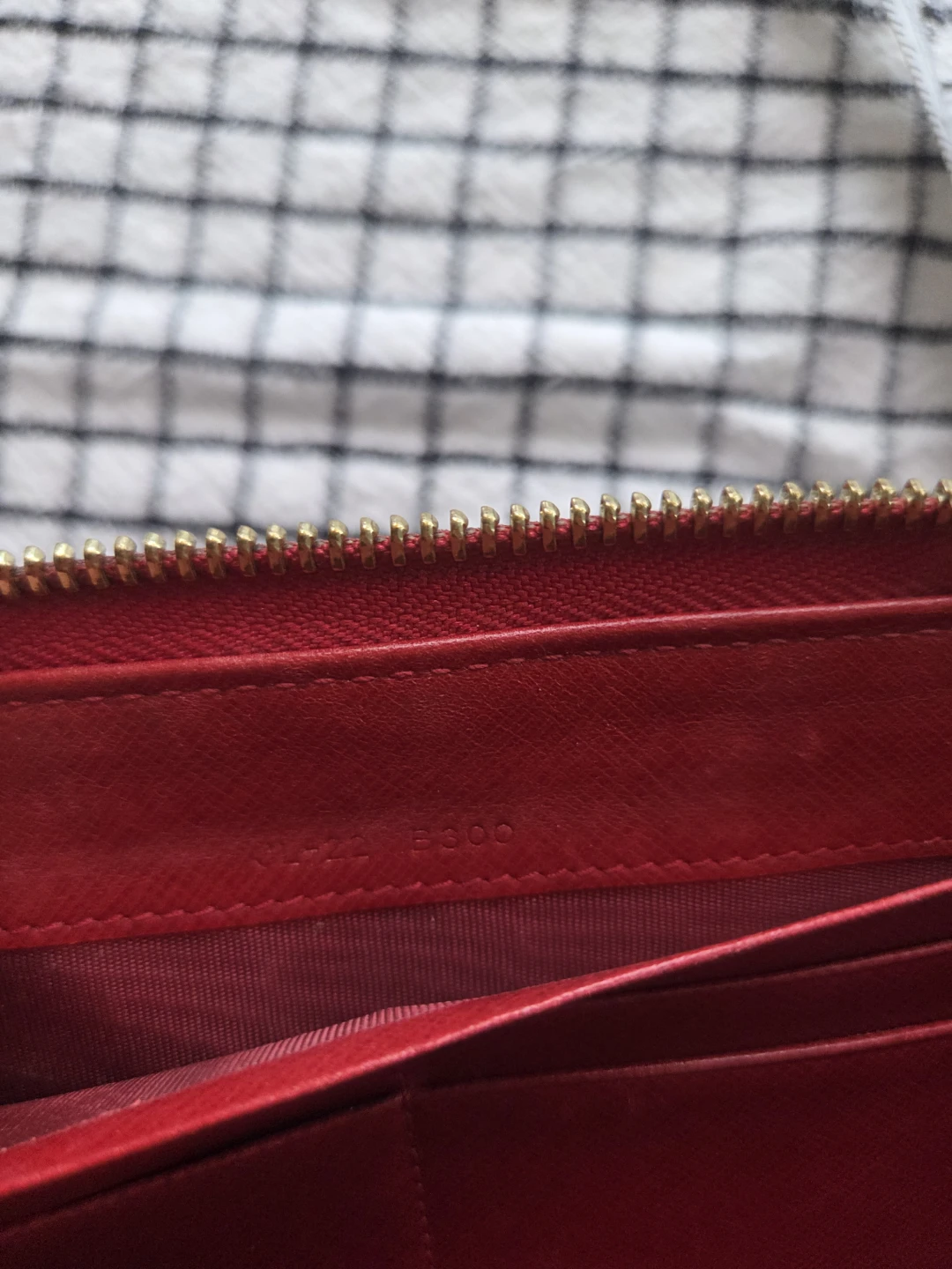 Salvatore Ferragamo Red Zip Around Wallet - photo 3
