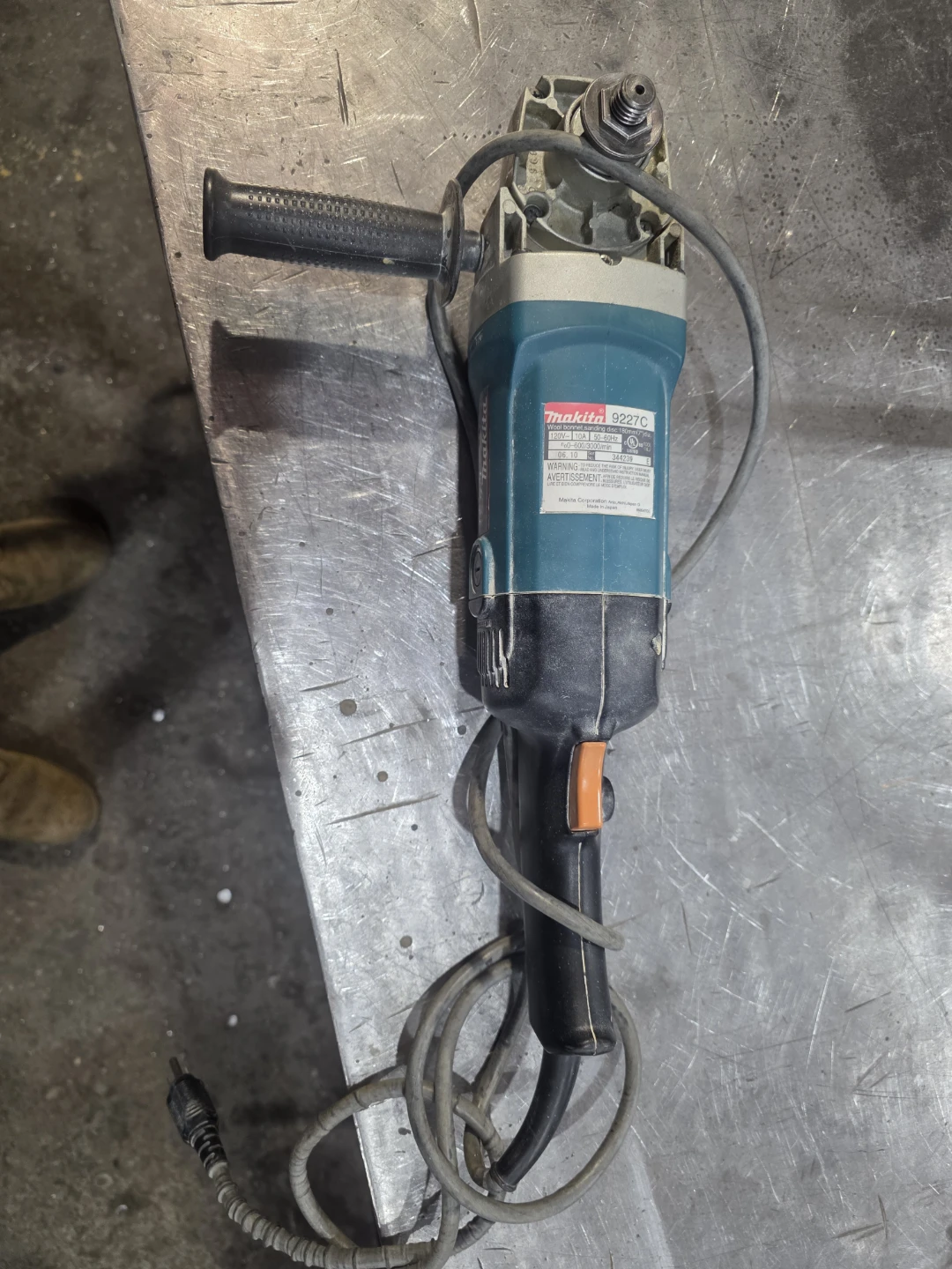 Makita 9227C Angle Grinder