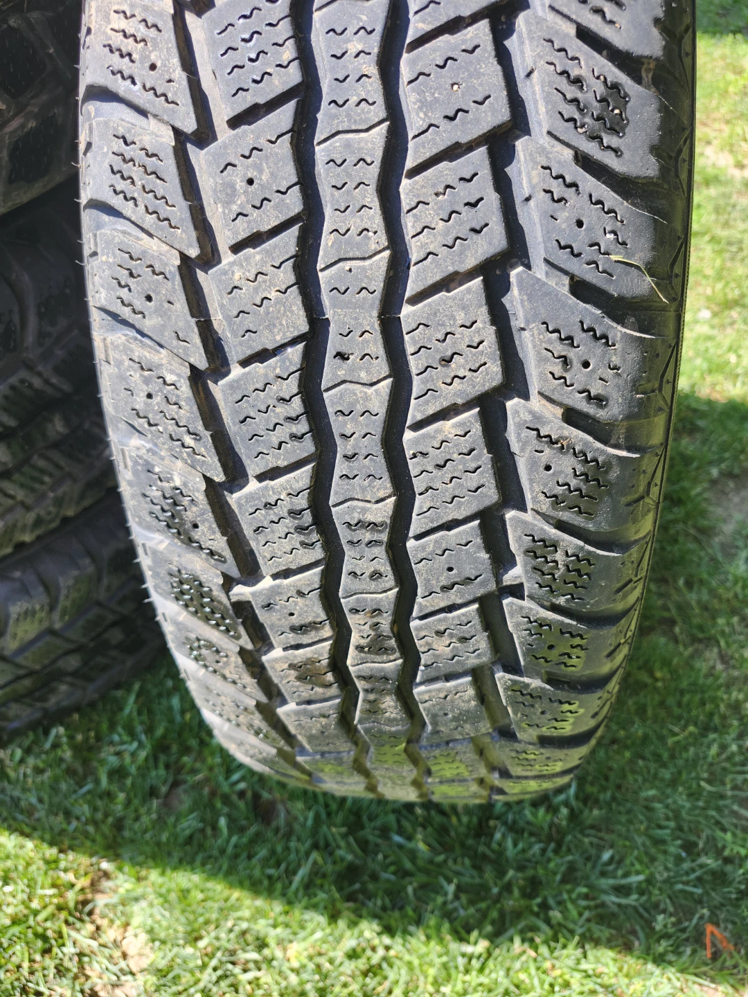 Four Winter Tires with Rims 245/70R17 - photo 4