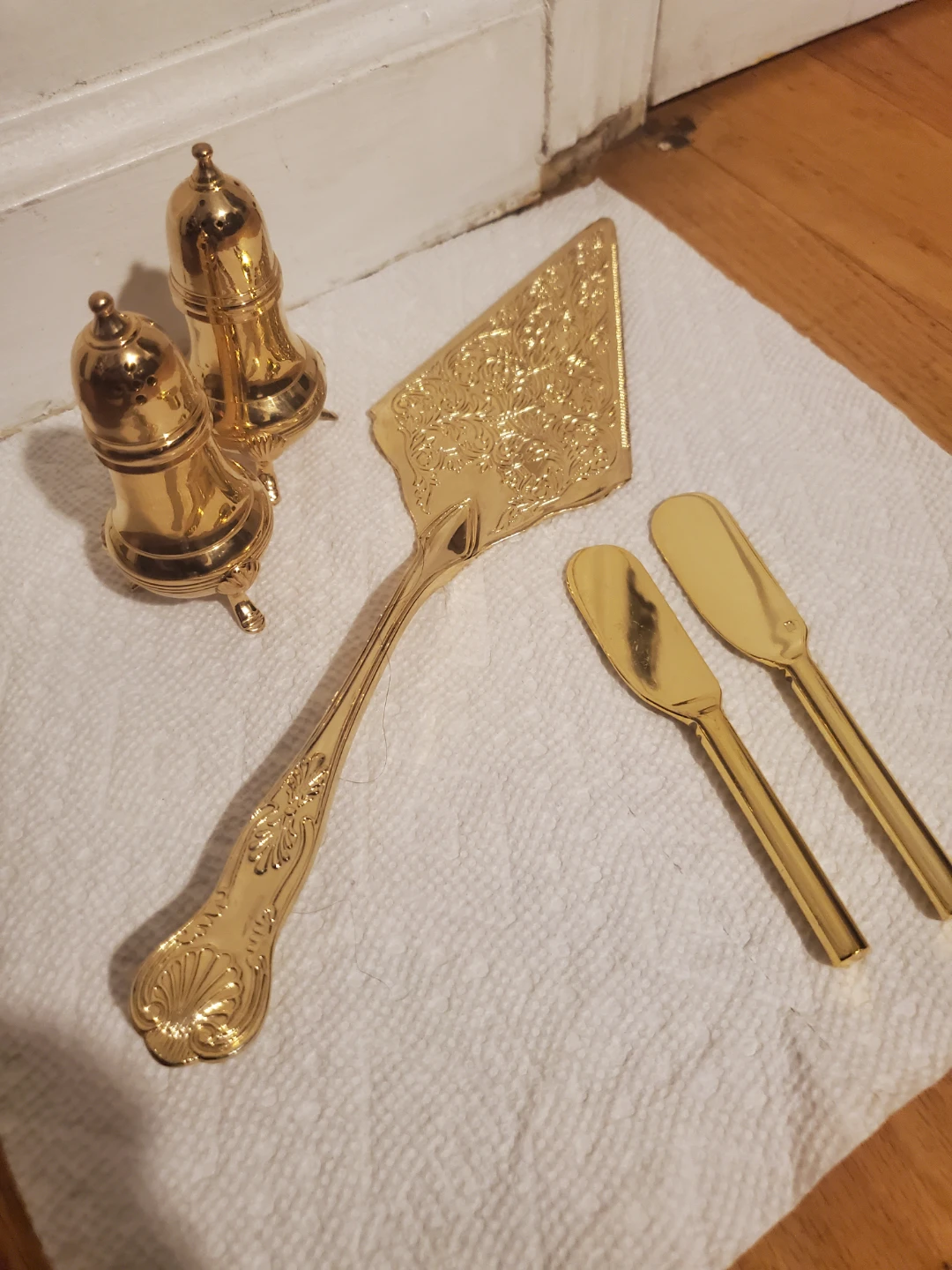 Gold Tone Cake Server Set with 2 Spreaders