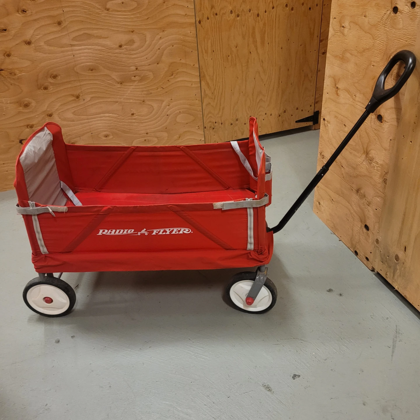 FAMOUS Radio Flyer  Wagon