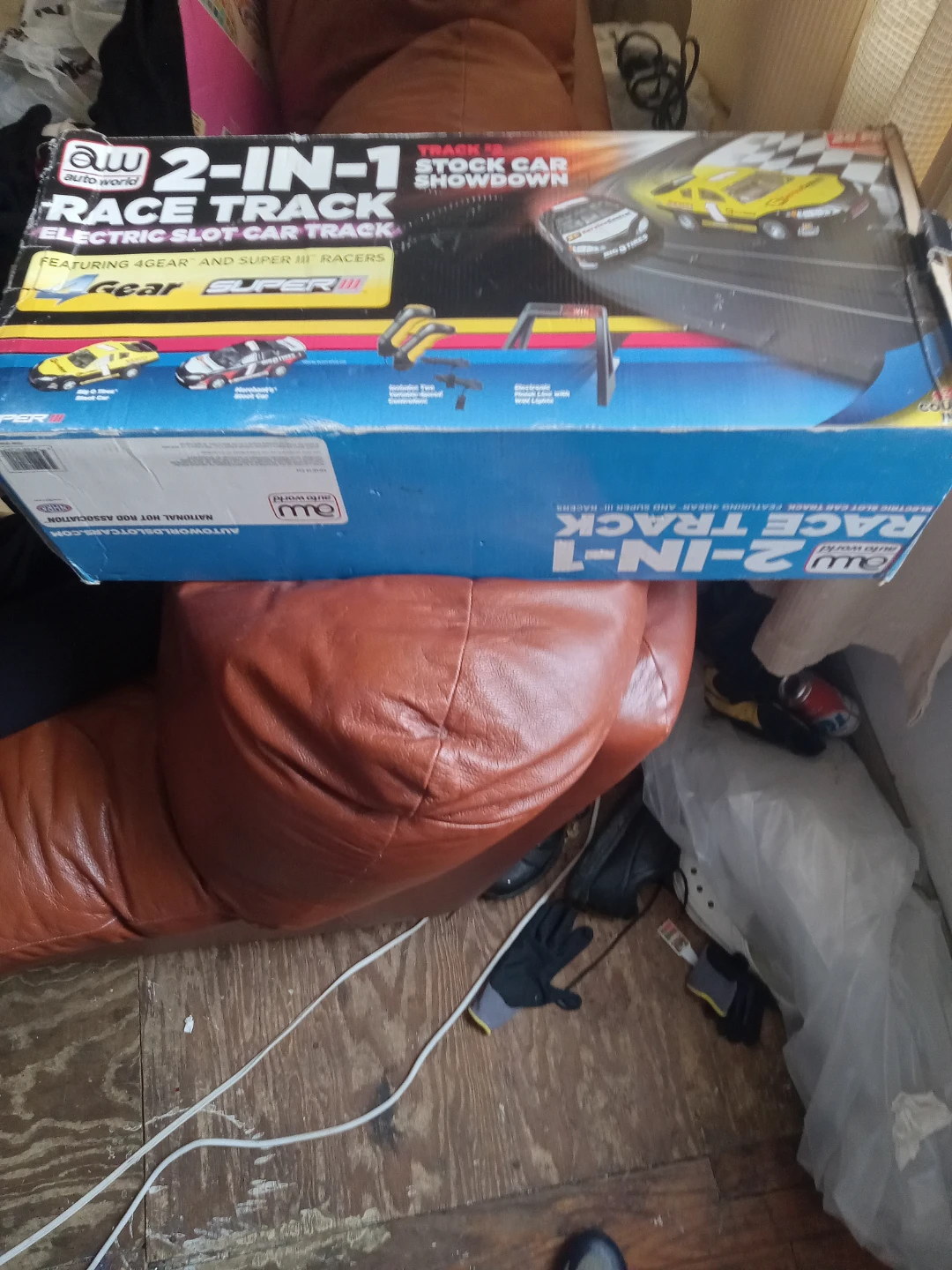 Auto World 2-in-1 Race Track Electric Slot Car Track