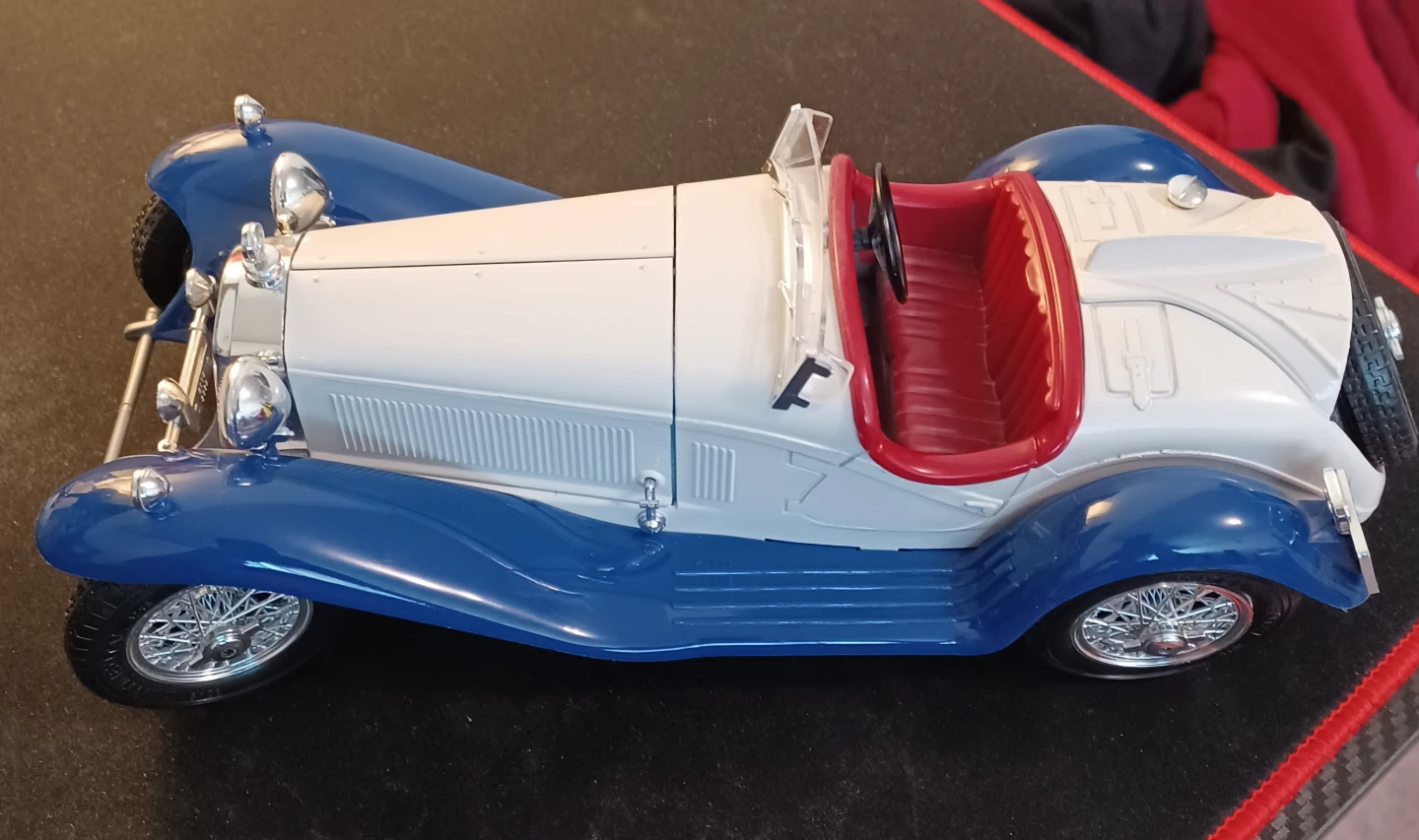 Bburago Alfa Romeo 2300 Spider - photo 2