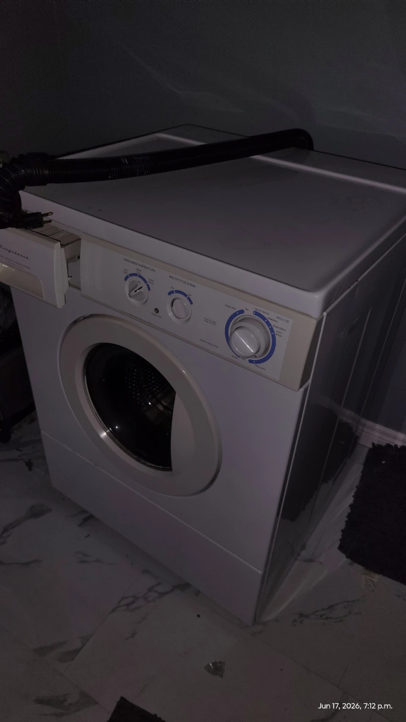 Frigidaire Washer and Dryer Set - photo 2