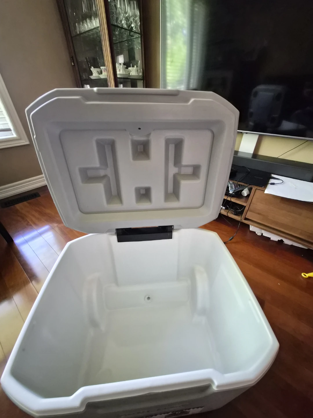 Coleman 85 Quart Wheeled Cooler - photo 4