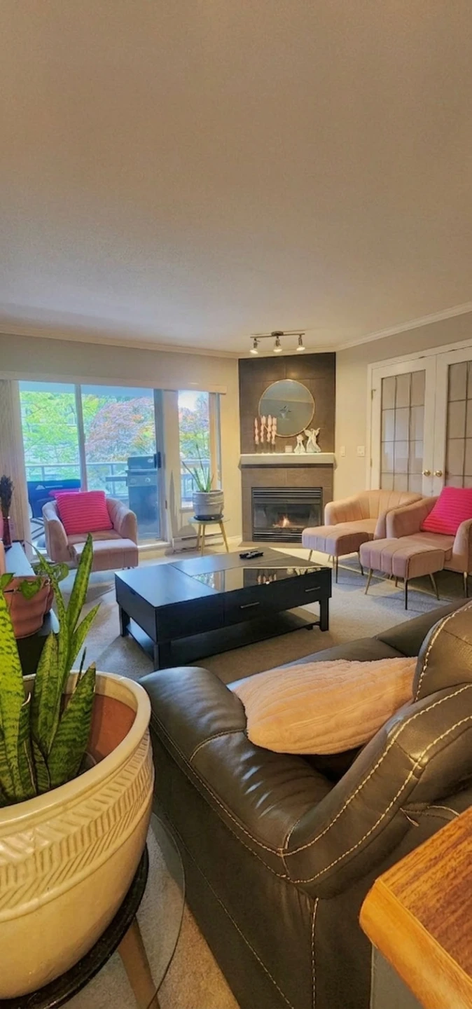 Furnished 2 Bed 1.5 Bath 2 Parking - White Rock/South Surrey