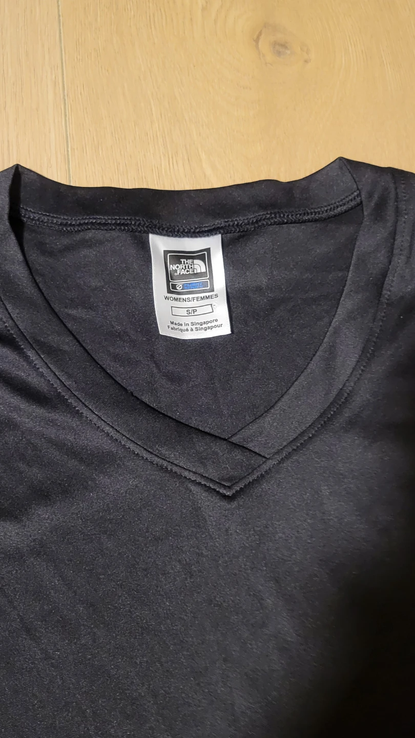 The North Face Long Sleeve V-Neck T-Shirt - photo 3