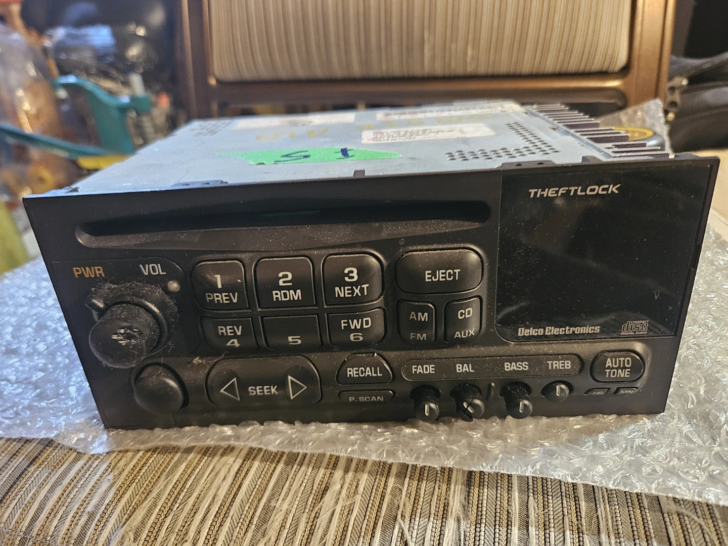 Delco Electronics Theftlock Car Stereo - photo 2