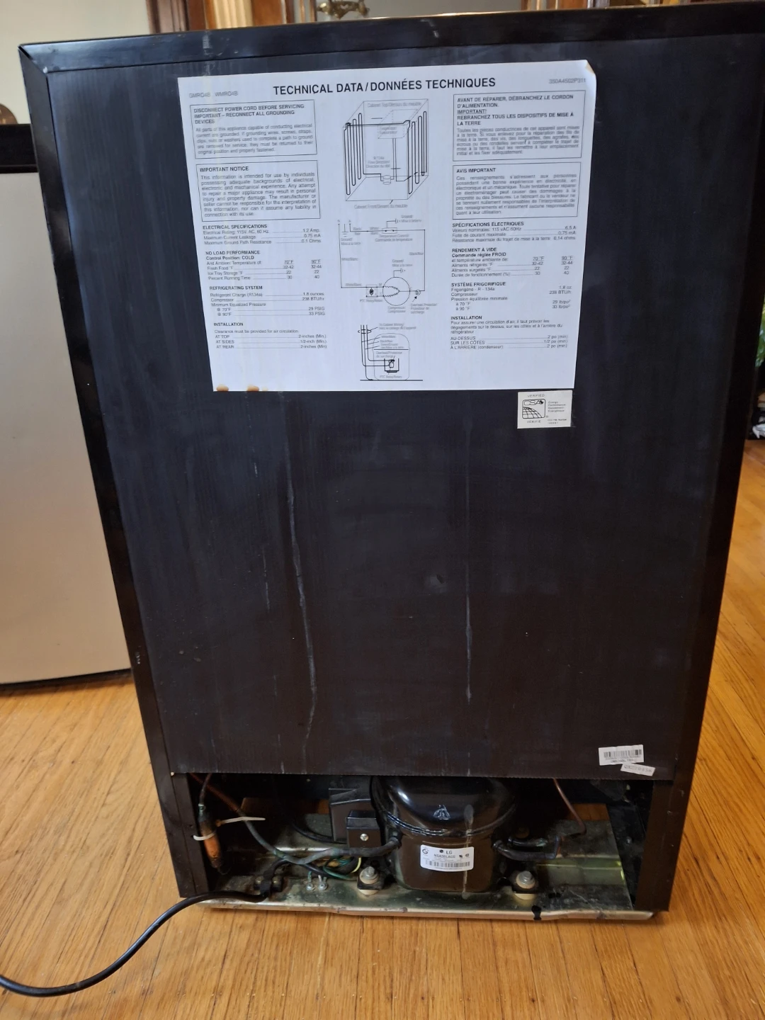 GE Mini Fridge GMR04 - photo 3