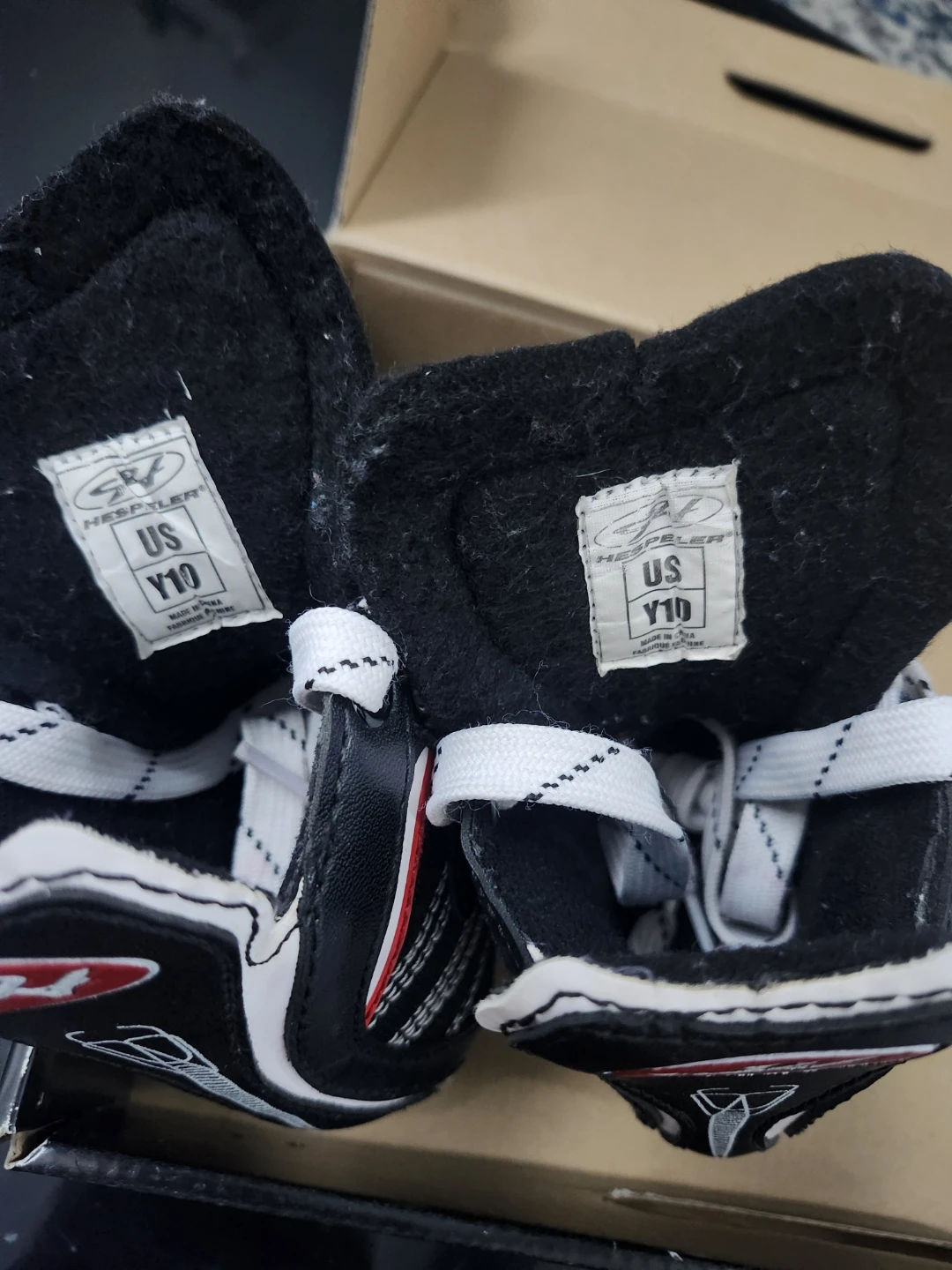 Hockey Skates Youth Size Y10 - photo 2