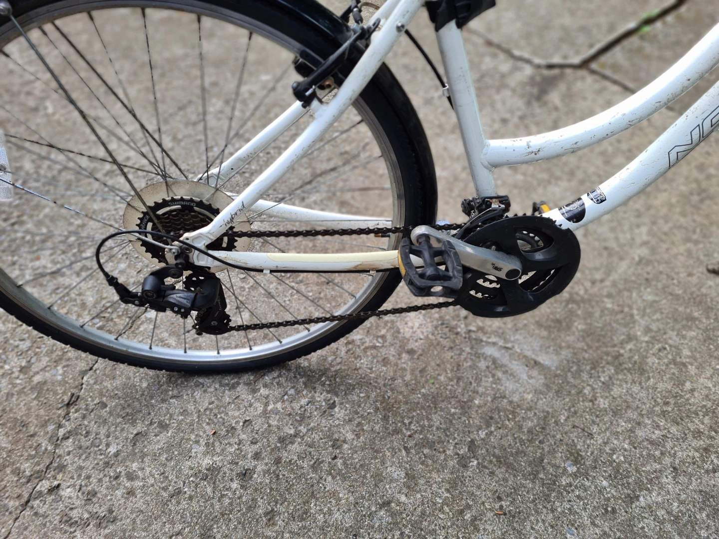 Women's White Hybrid Bicycle - photo 2
