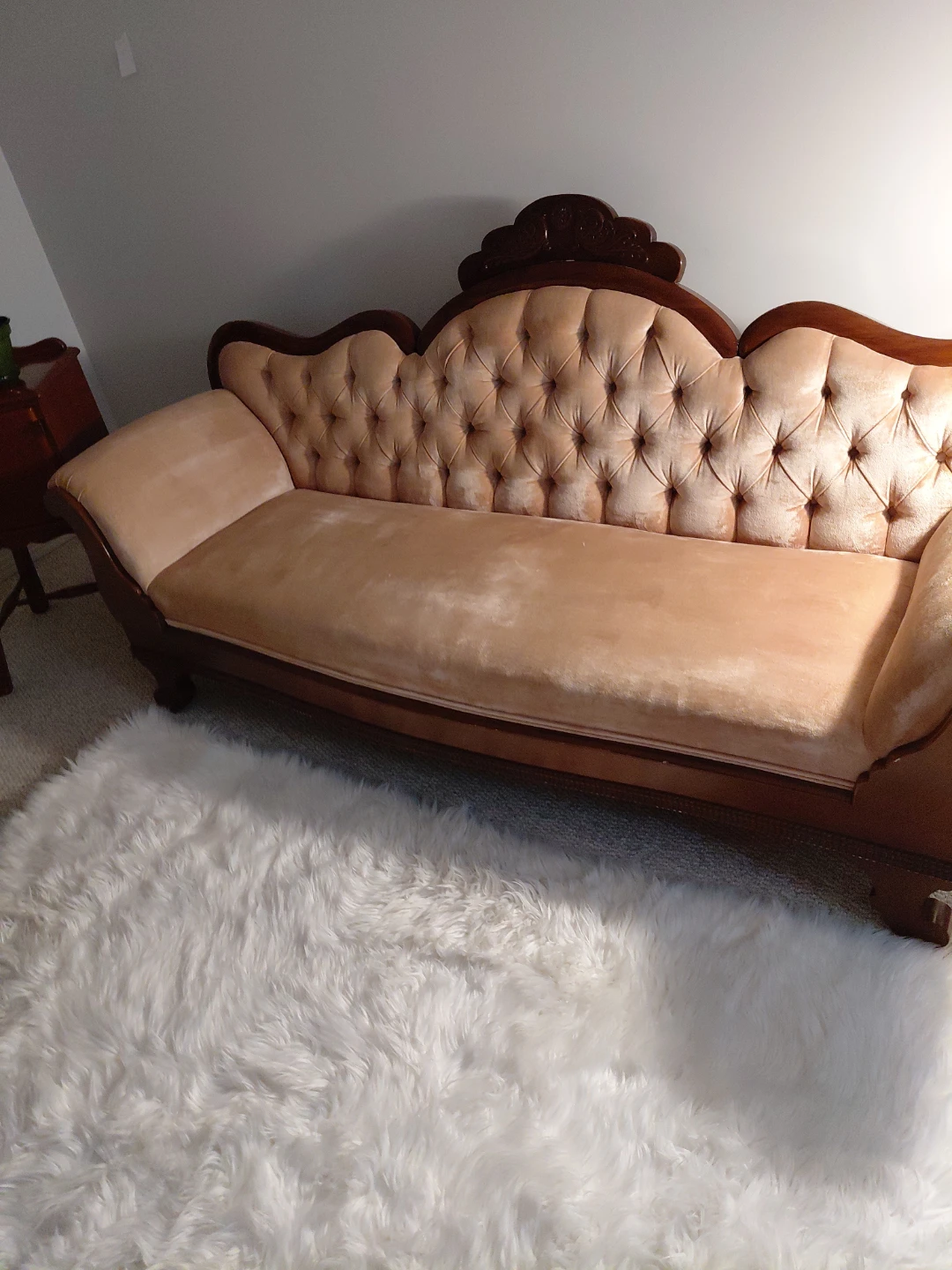 Vintage Tufted Sofa - Beige Velvet - photo 2