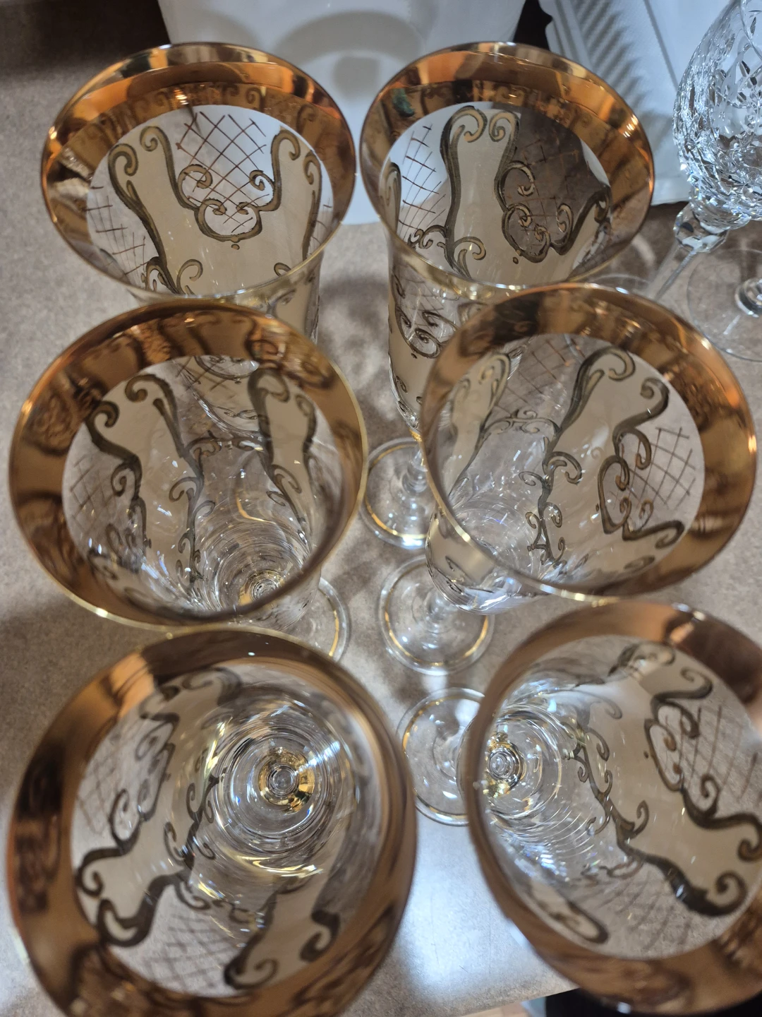 Set of 6 champagne flutes with gold trim and ornate design - photo 2