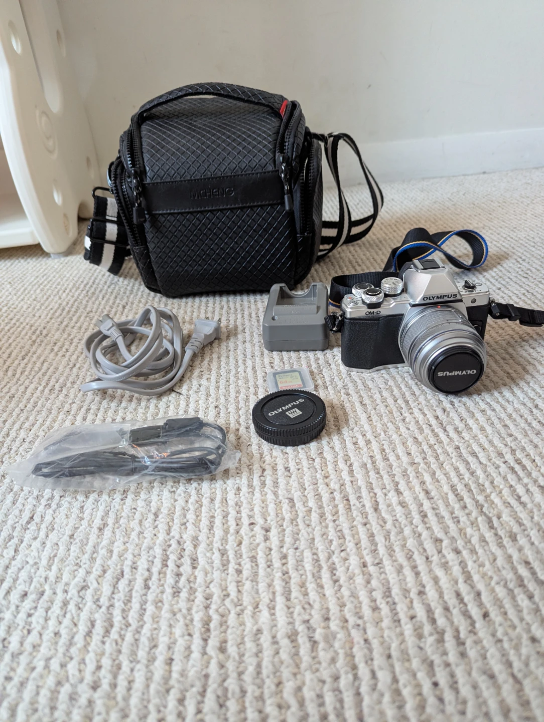 Olympus OM-D E-M10 Mirrorless Camera