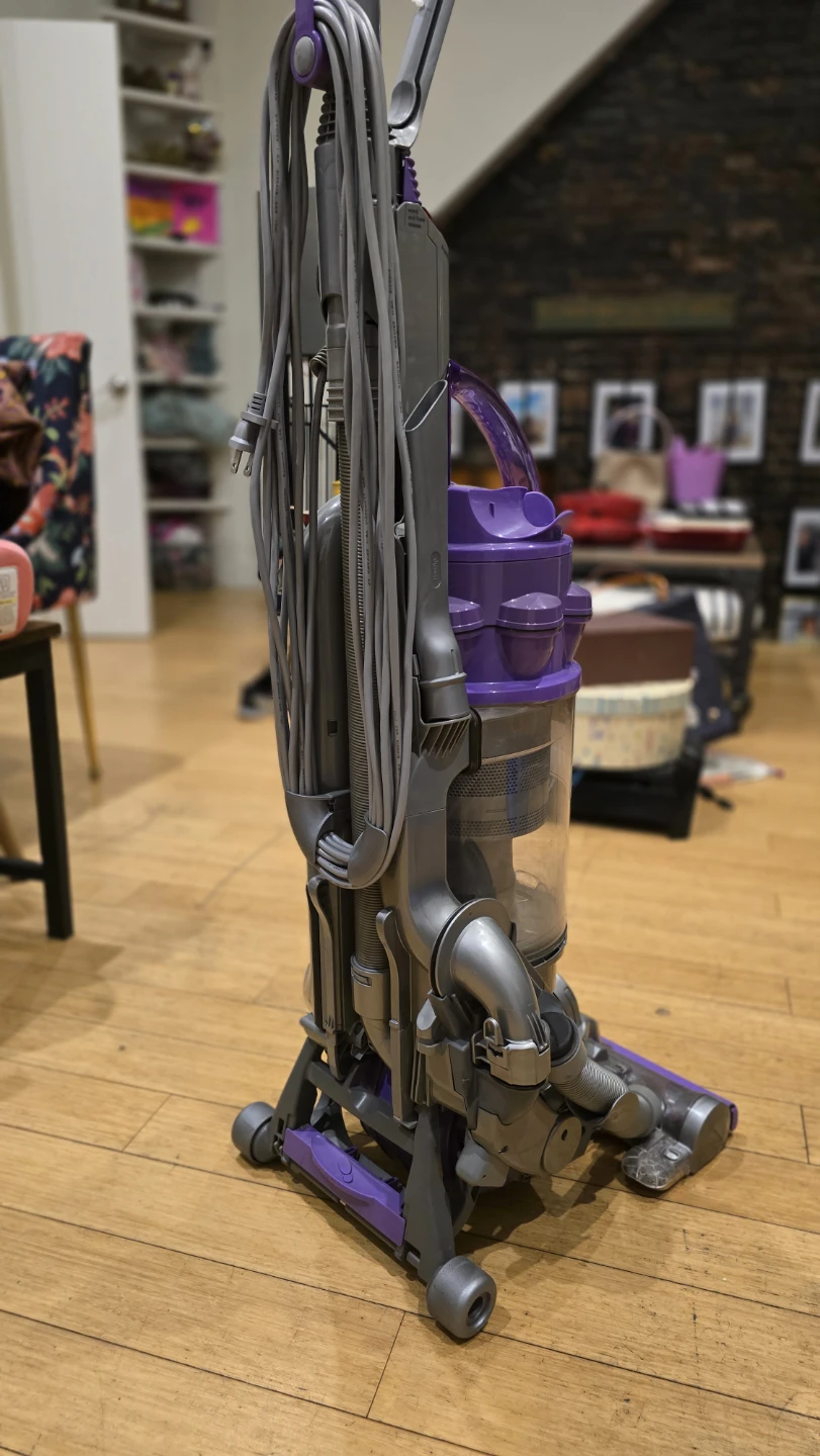 Dyson DC15 "The Ball" Upright Vacuum Cleaner - Purple - Working - photo 4