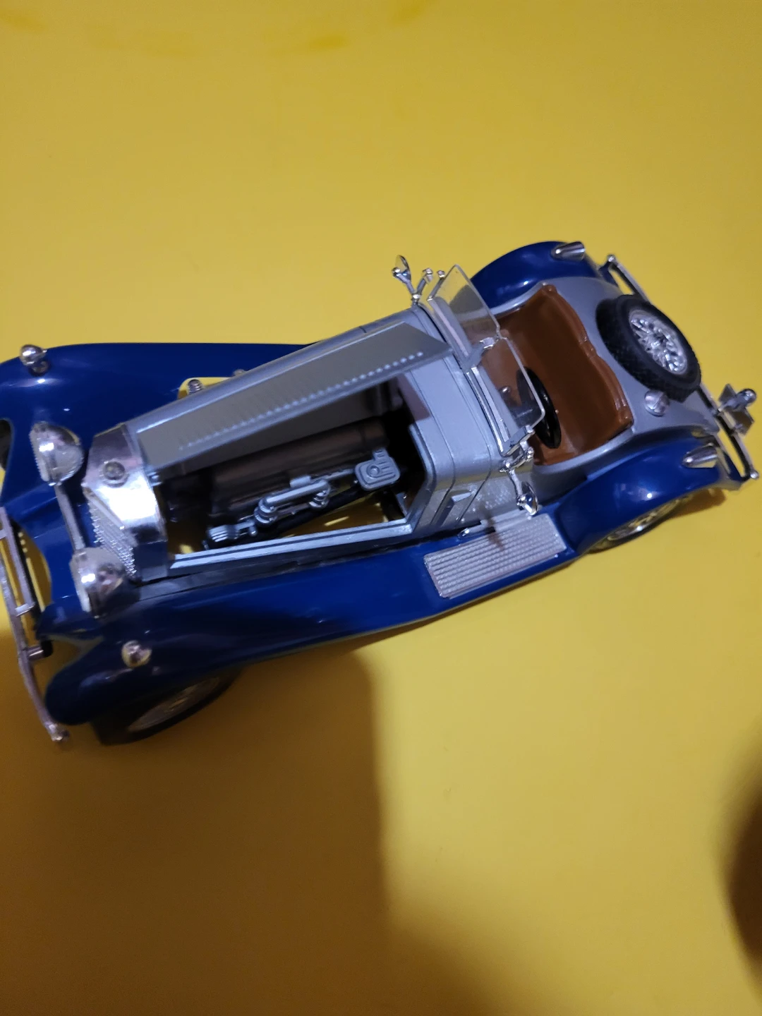 Metal and Plastic Diecast Model Mercedes SSK 1:24 - photo 5