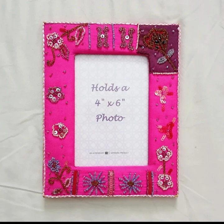 Beaded Pink Photo Frame - Holds 4"x6" Photo ⚽