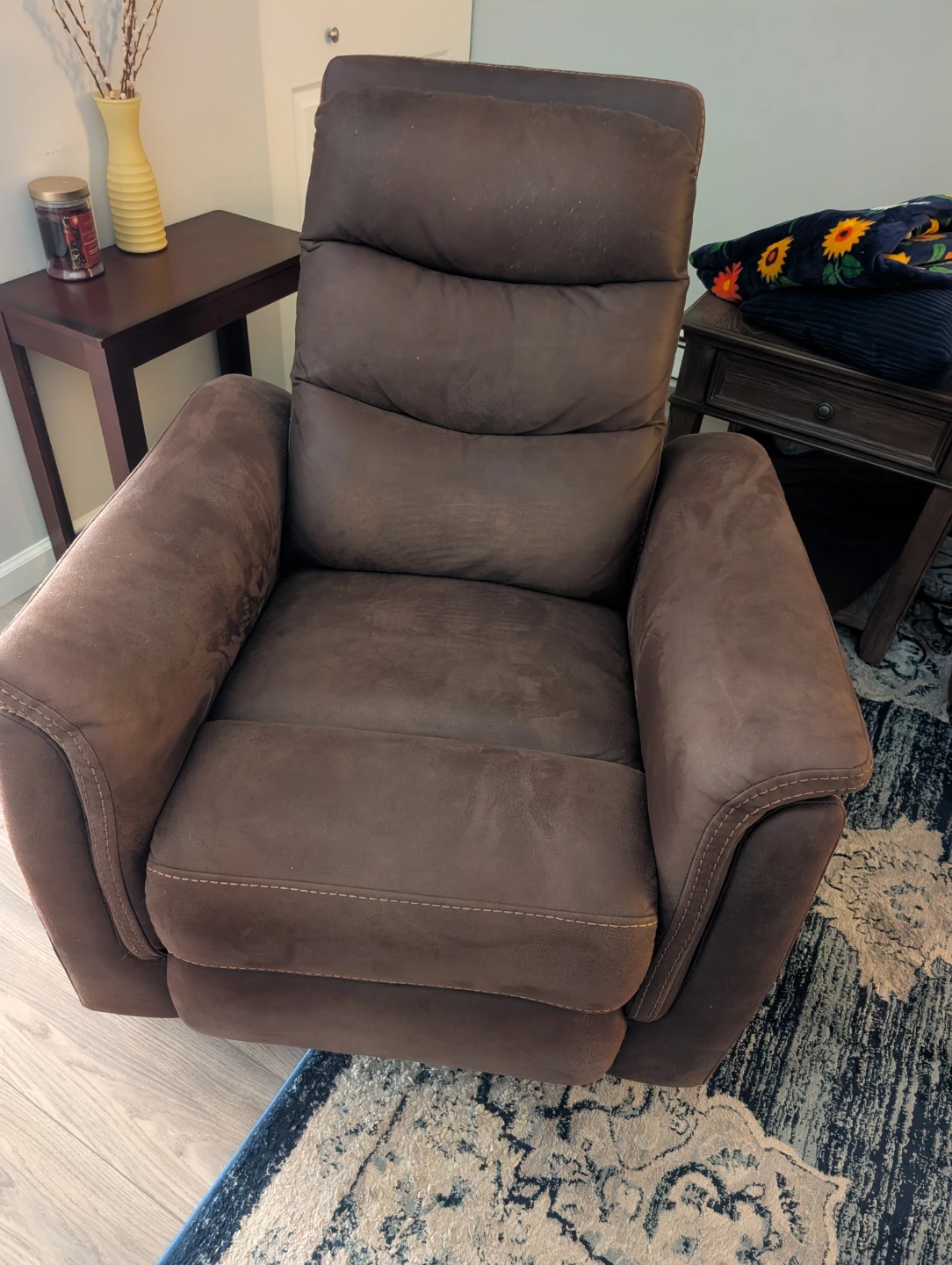 Manual Recliner. - photo 2
