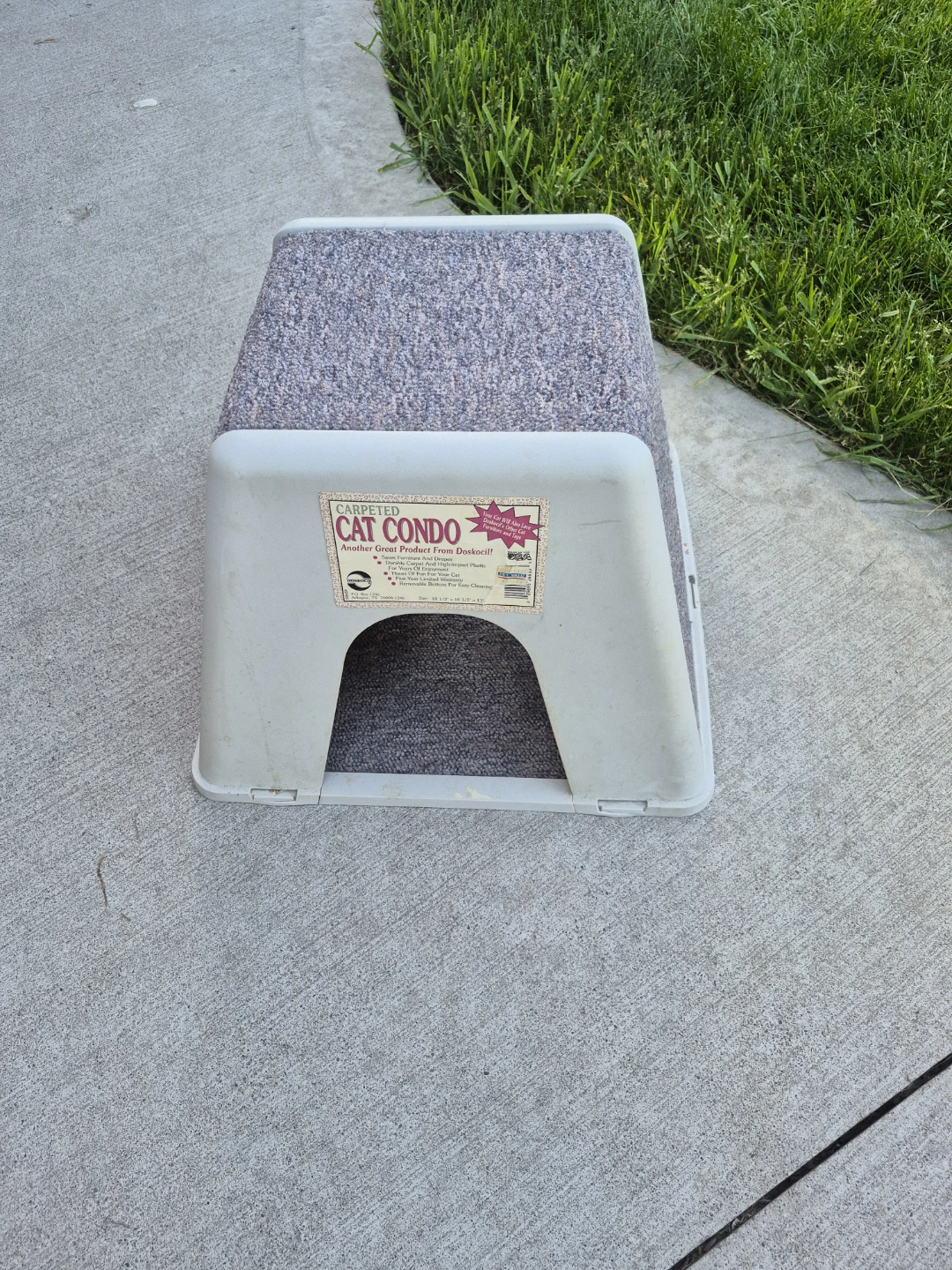 Carpetted Cat Condo