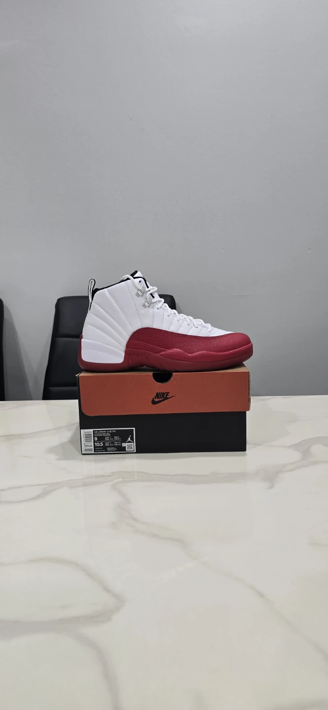 Air Jordan 12 Cherry size 9