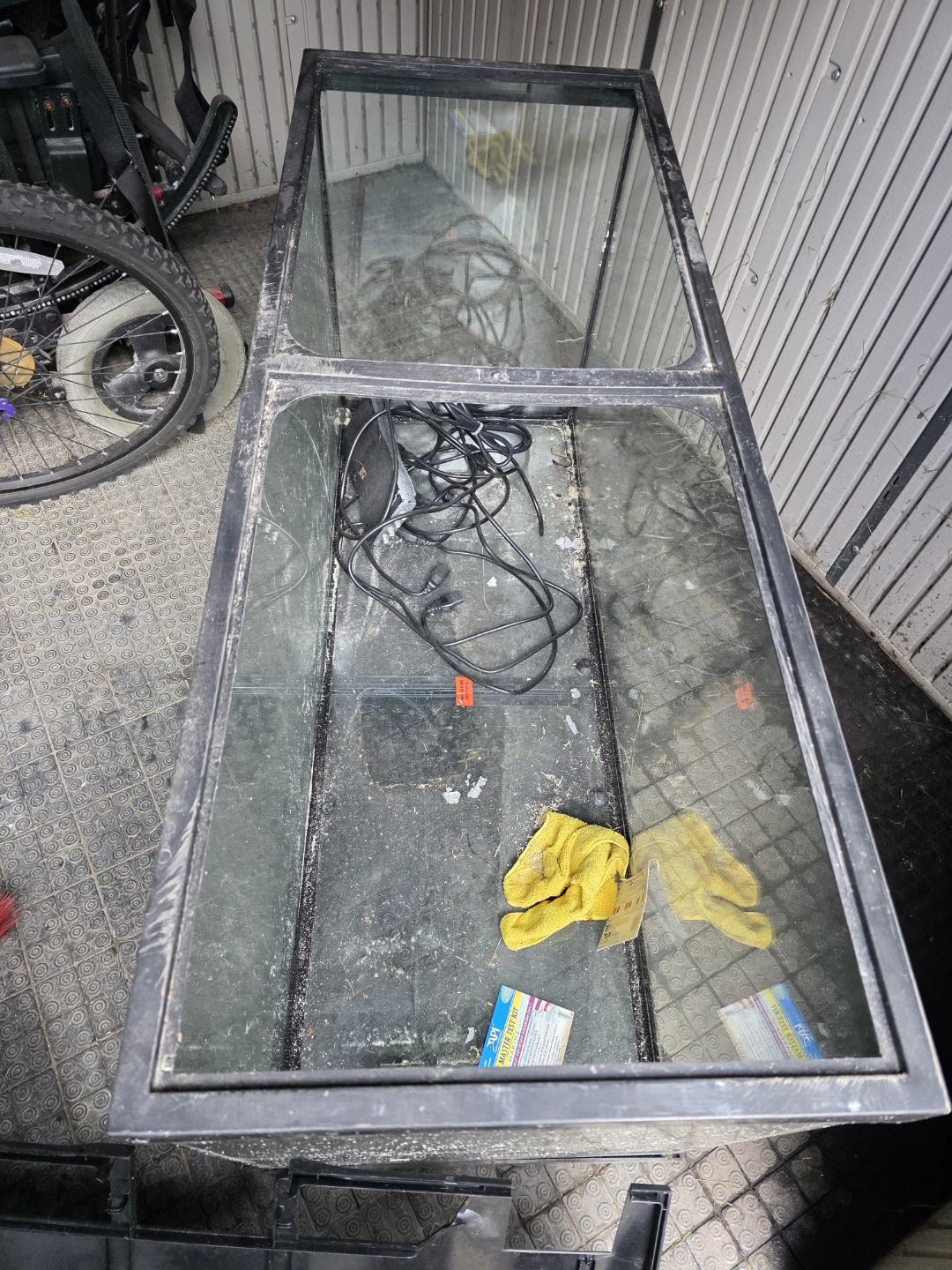 Large Glass Aquarium with Accessories - photo 2