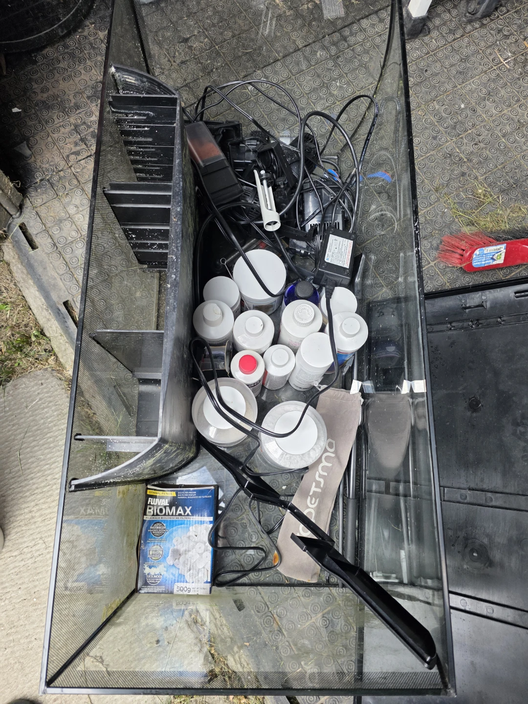 Large Glass Aquarium with Accessories - photo 3
