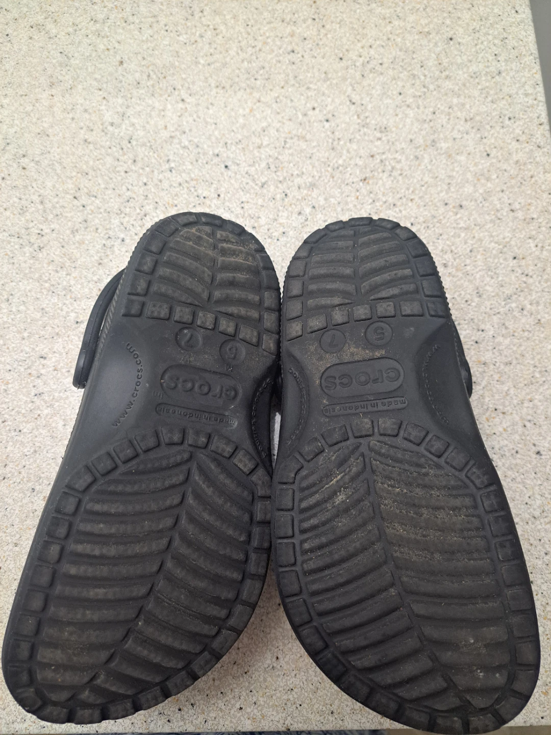 Women's Crocs size 7 - photo 2